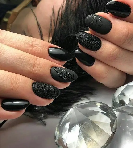 طرح ناخن مشکی دخترانه
