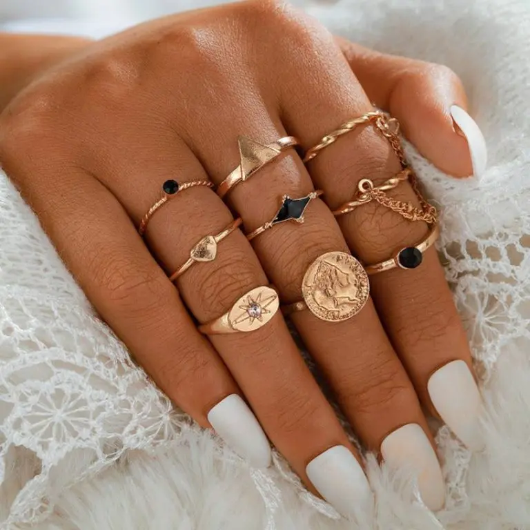 Gold ring model (11)