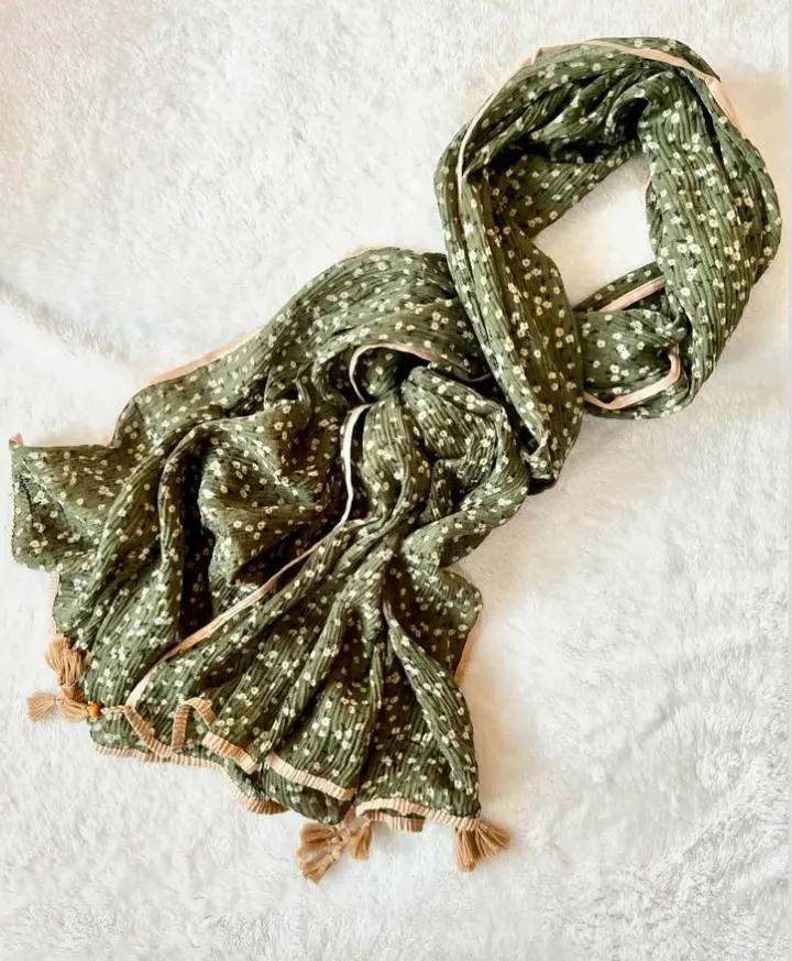 Shawl model (5)