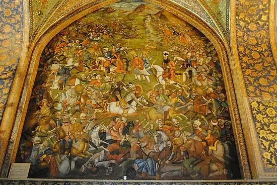 تصویری از نقاشی‌ها و تزئینات داخلی تالار کاخ چهلستون که توسط رضا عباسی تزیین شده است