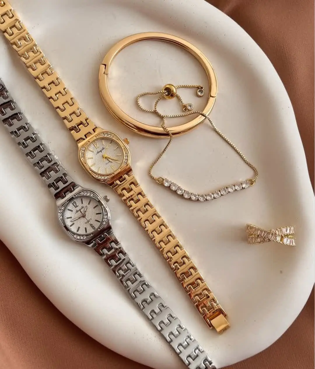 Women_s watch model (11)