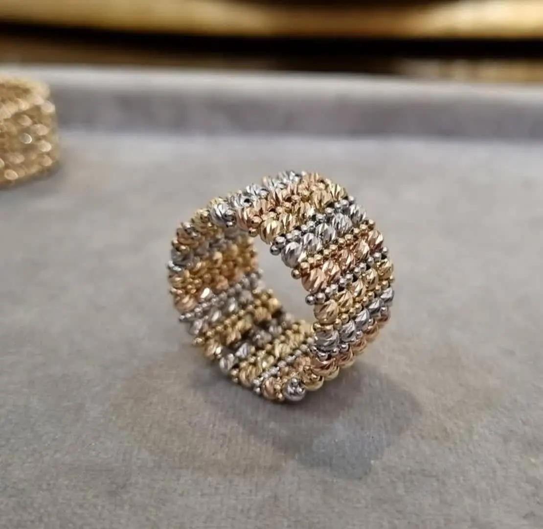 Gold ring model (20)