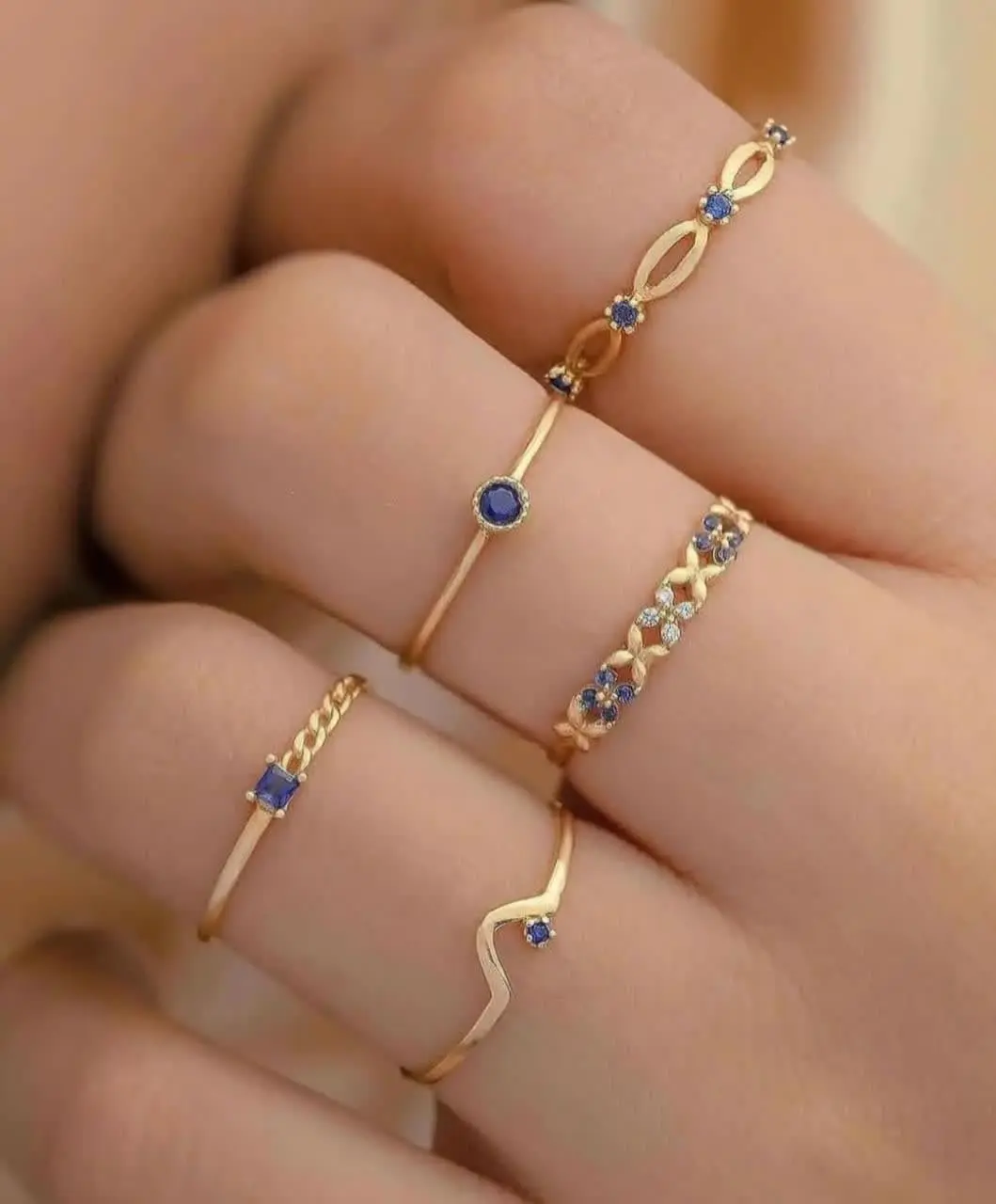 Gold ring model (50)