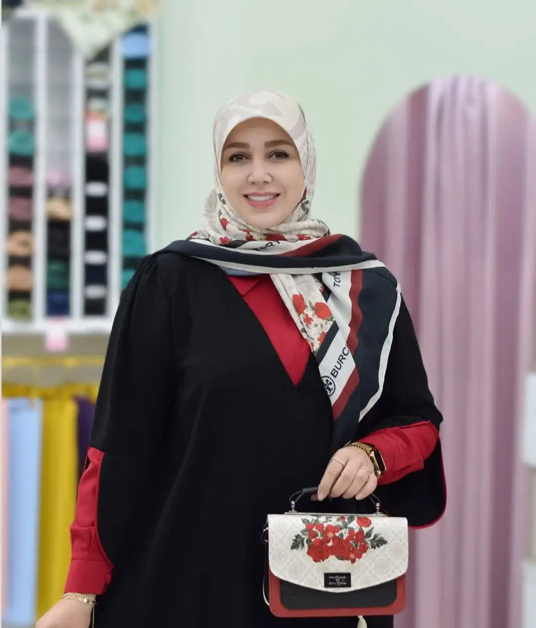 Girls_ scarf model (1)
