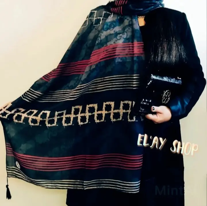Shawl model (29)