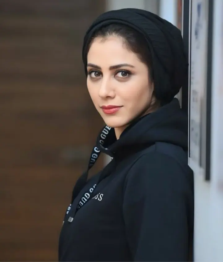 مونا فرجاد (5)