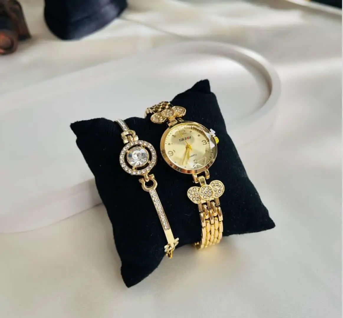 Women_s watch model (4)