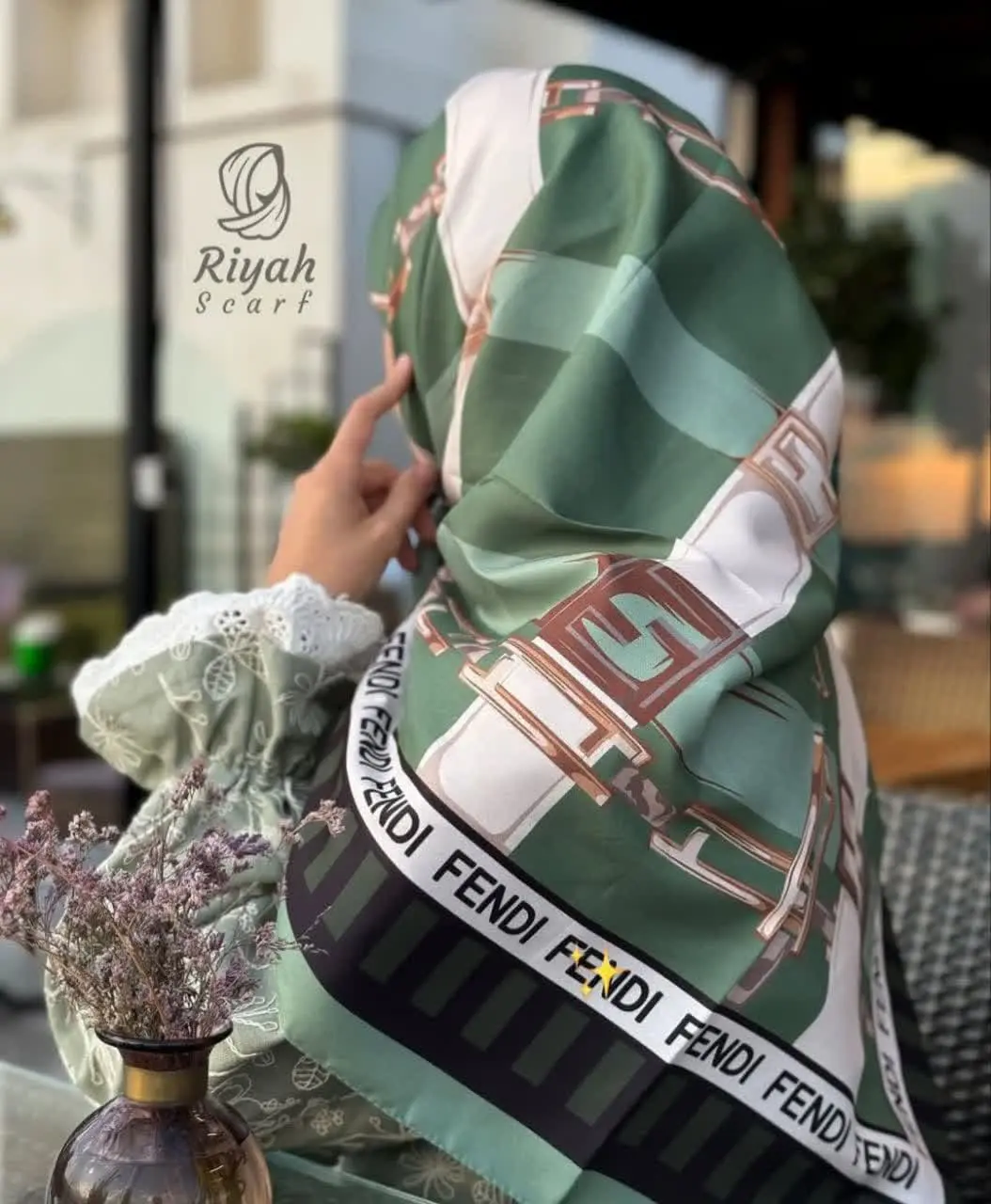 Girls_ scarf model (3)