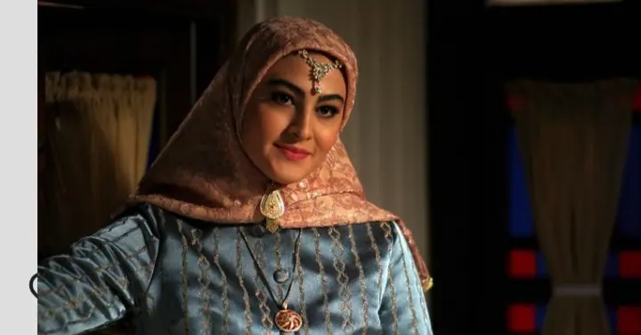 Maryam Momen (12)