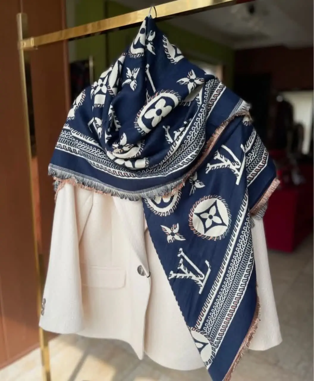 Girls_ scarf model (4)