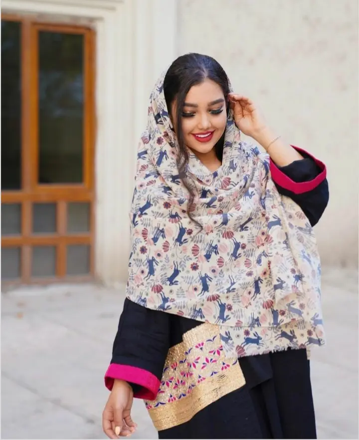 Shawl model (10)