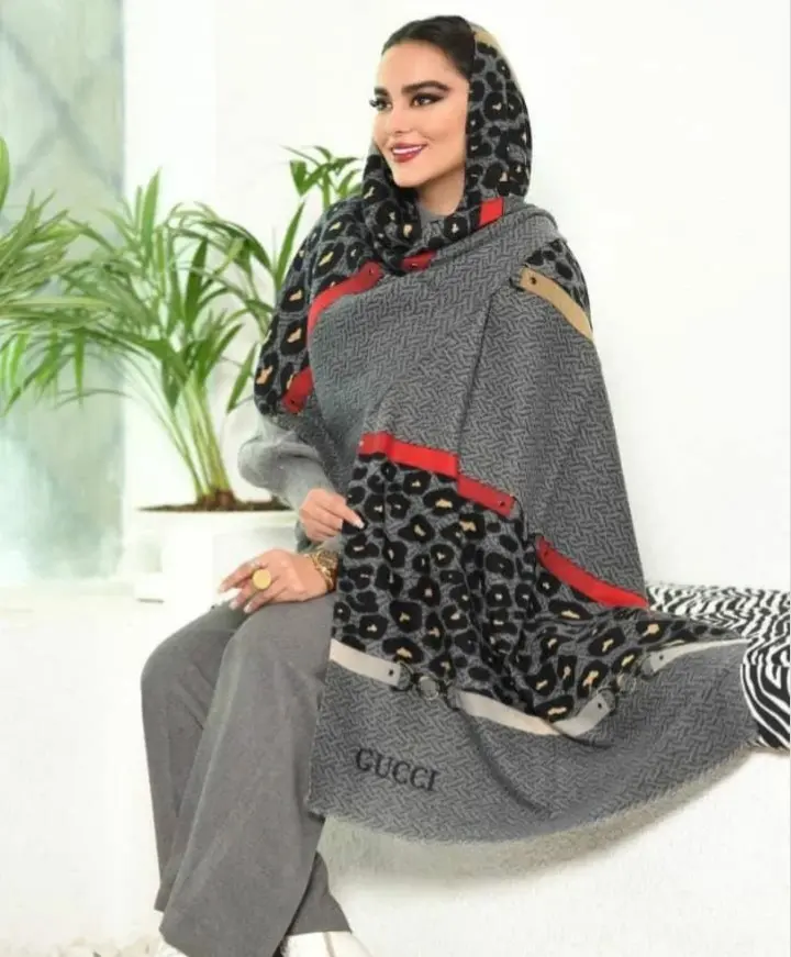 Shawl model (30)