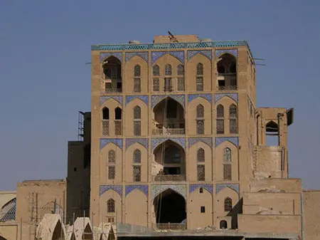 معماری کاخ عالی قاپو,داخل کاخ عالی قاپو