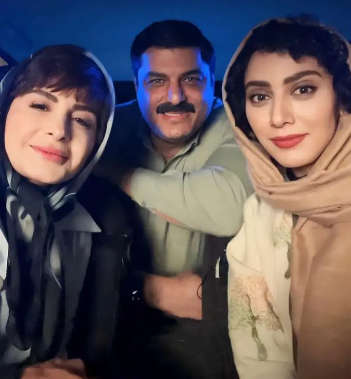مونا فرجاد (2)