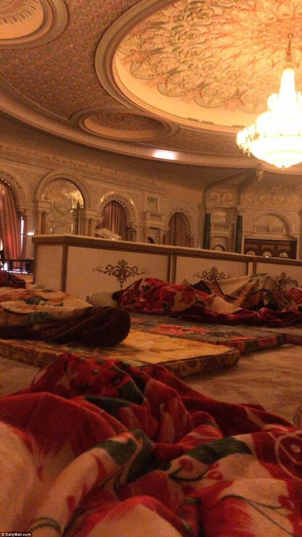 شاهزادگان میلیاردر سعودی به شکلی حقارت آمیز بازداشت شدند شاهزادگان میلیاردر سعودی به شکلی حقارت آمیز بازداشت شدند