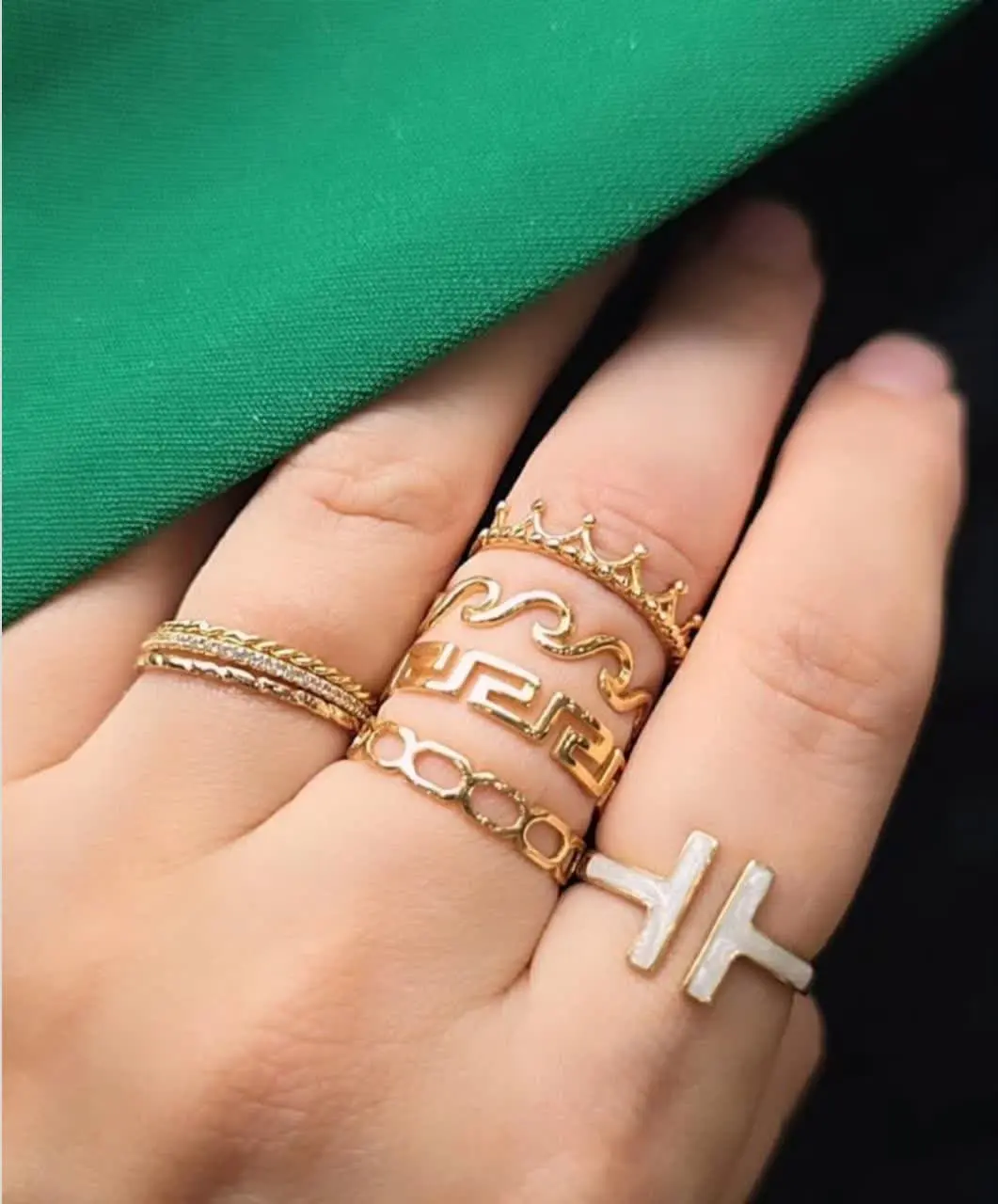 Gold ring model (25)
