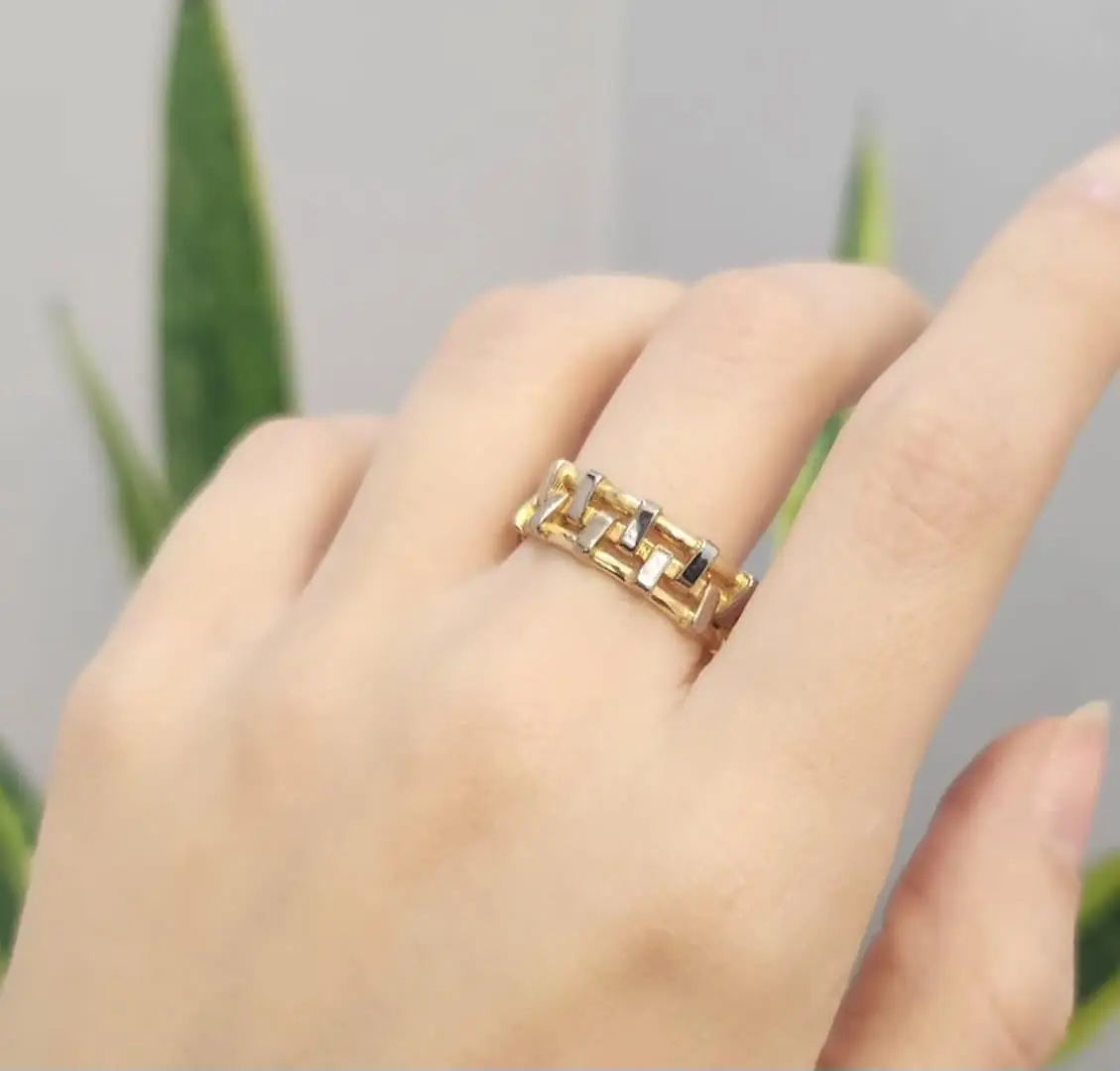 Gold ring model (15)