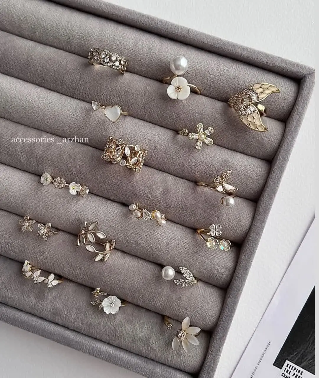 Gold ring model (40)