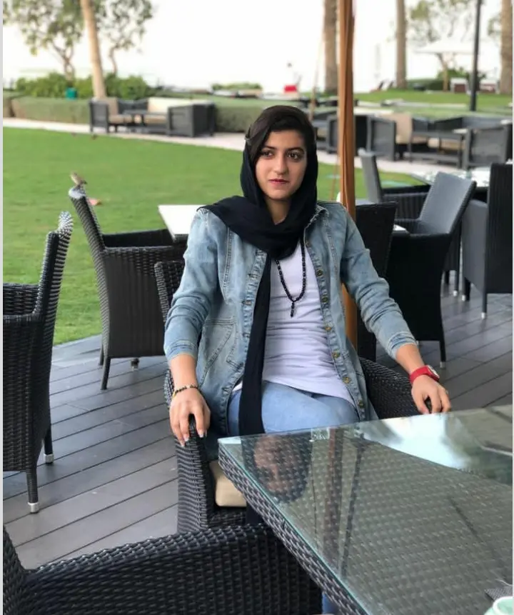 Hajar Safarzadeh (19)