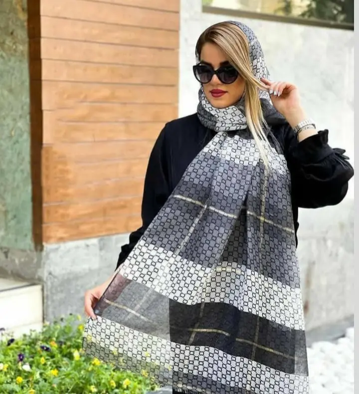 Shawl model (22)