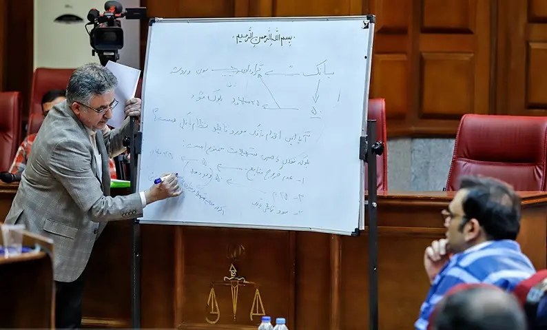 ماجرای هدایایی که به غندالی و همسرش داد