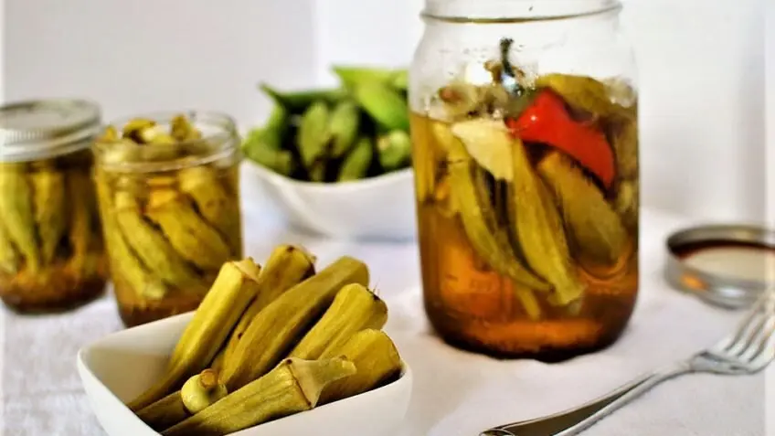 طرز تهیه ترشی بامیه | ساده‌ترین روش درست‌کردن ترشی همراه با نکات کلیدی