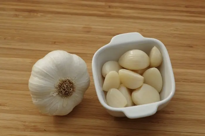 درمان گل مژه با آب سیر درمان گل مژه با سیر