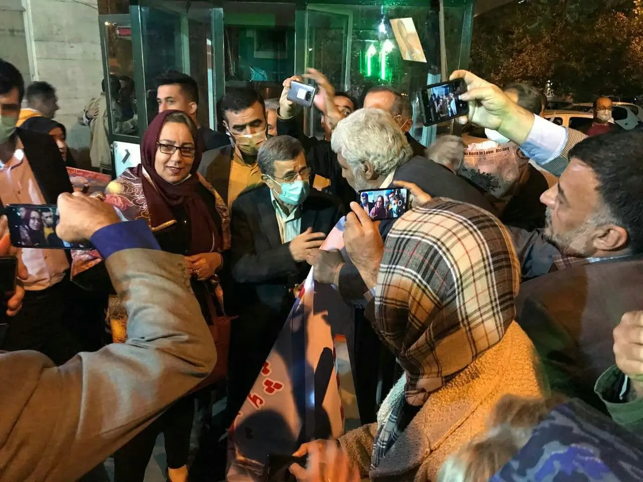 (تصاویر) جشن تولد محمود احمدینژاد در محله نارمک! (تصاویر) جشن تولد محمود احمدینژاد در محله نارمک!