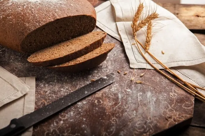 خواص و فواید نان جو برای صبحانه ارزش غذایی نان جو