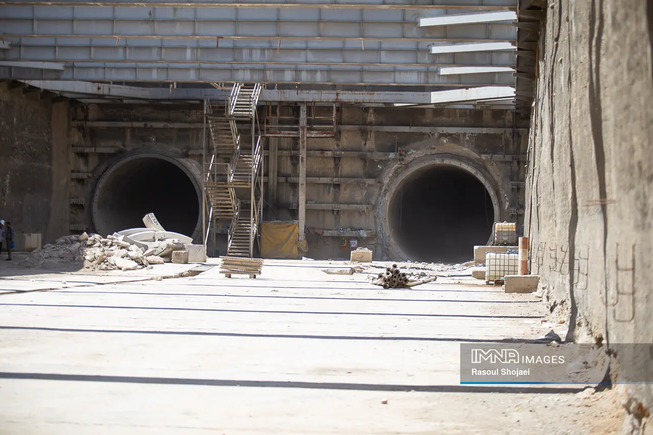 خاکبرداری خط ۲ مترو؛ از اصفهان تا بندرعباس/توسعه خط یک، روی طبقه دوم خیابان امام خمینی(ره)