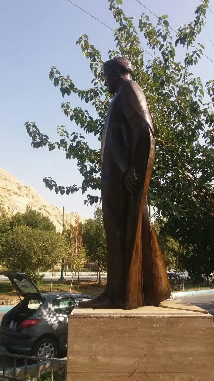 نمادها و مجسمه‌های منطقه ۹ اصفهان مرمت می‌شود