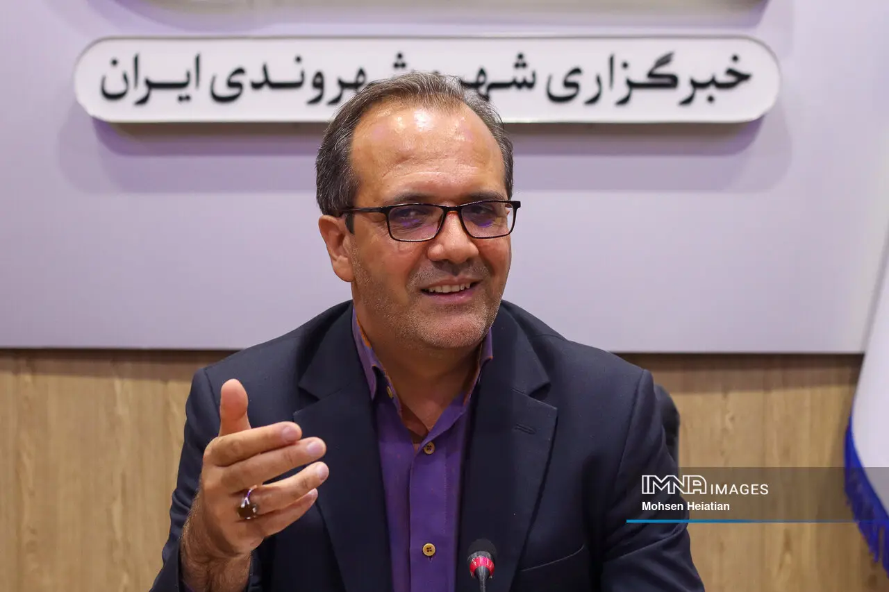 فراهم شدن بستر ارائه خدمات الکترونیک در ناژوان / ریه تنفسی اصفهان نیازمند حمل‌ونقل پاک است