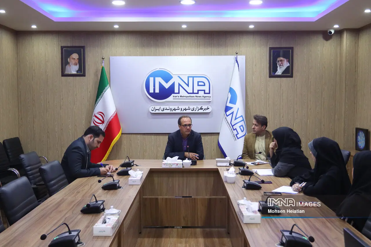 فراهم شدن بستر ارائه خدمات الکترونیک در ناژوان / ریه تنفسی اصفهان نیازمند حمل‌ونقل پاک است