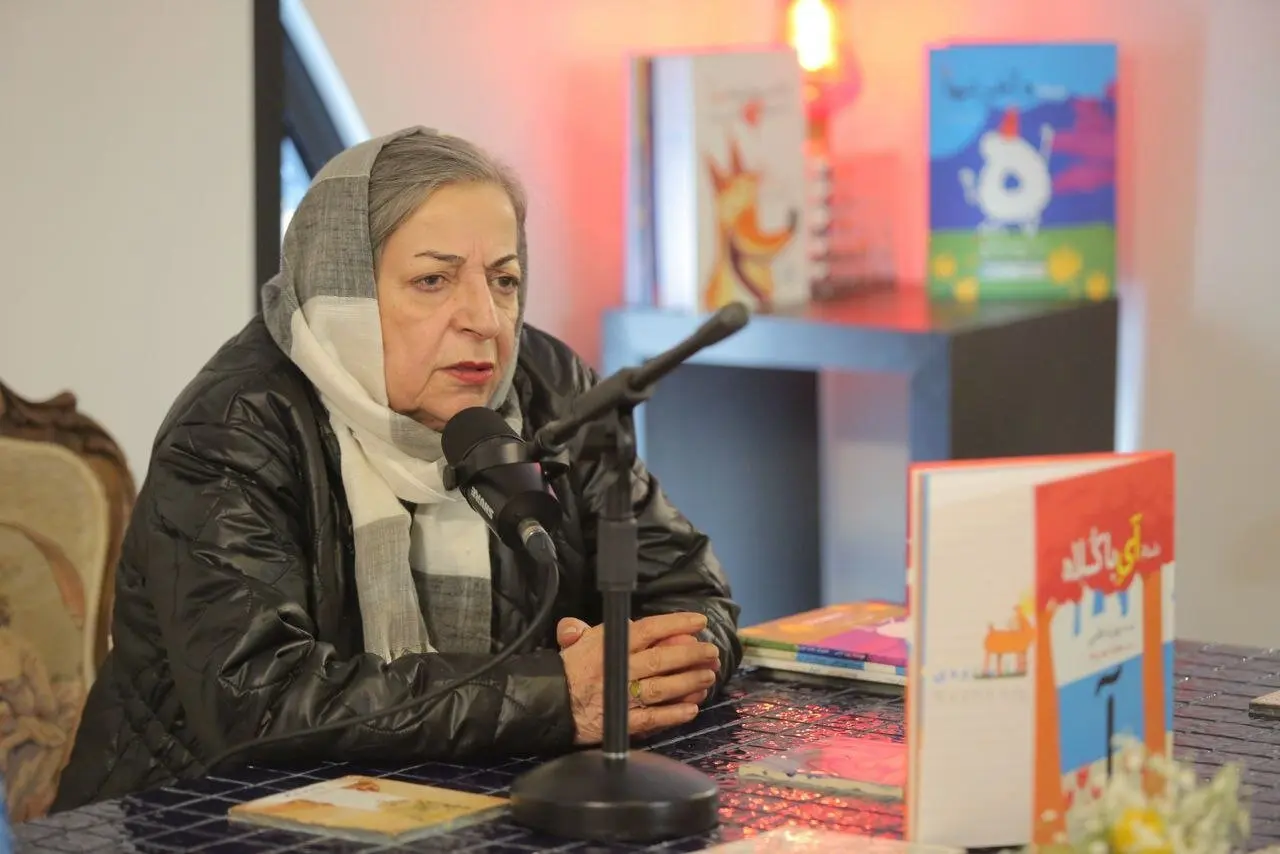 آی با کلاه در کتابفروشی‌ها /پوریا عالمی با مجموعه کتاب‌های «تقدیم به زبان فارسی» به ادبیات کودک آمد 
