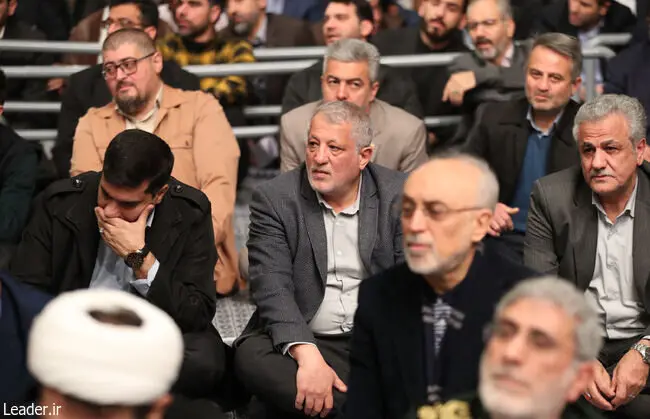 عکسی از پسر آیت الله هاشمی در بیت رهبری