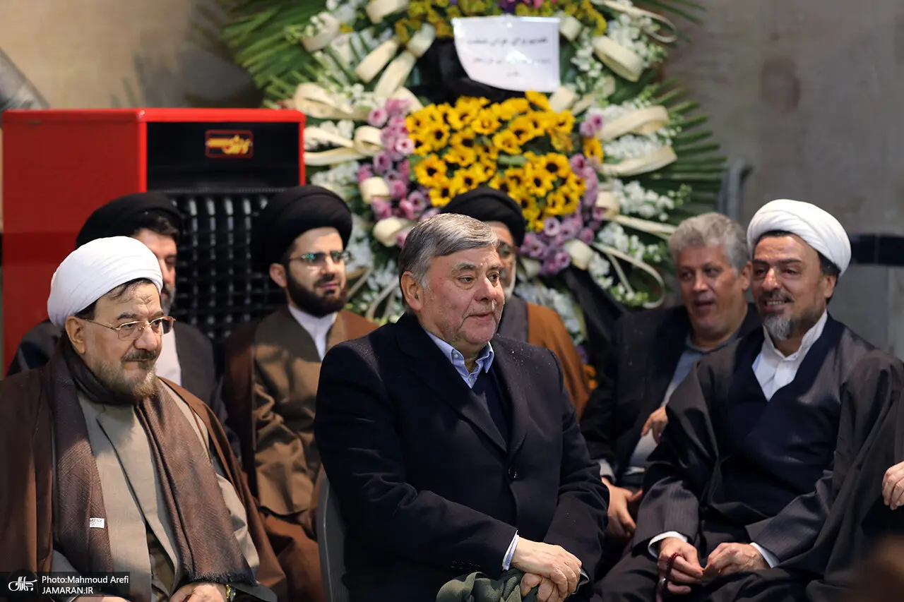 هم‌نشینی سیدمحمد خاتمی و علی لاریجانی در یک مراسم +عکس