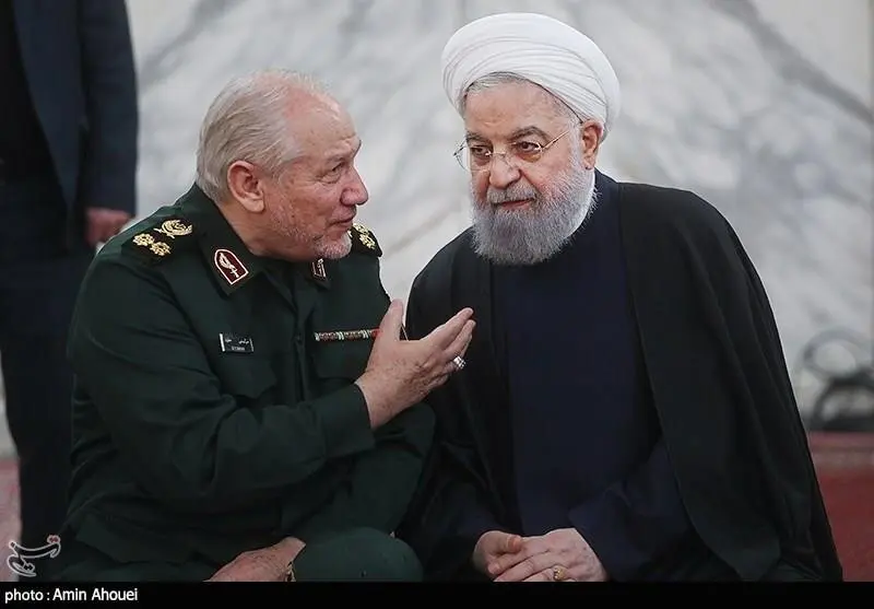 از گفتگوی خصوصی روحانی با رحیم صفوی تا سلفی با مردم /تصاویری از حضور روحانی در مراسم ترحیم آیت الله امامی کاشانی