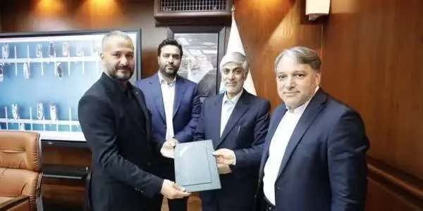 عکس| بازیگر معروف در مسیر محمدرضا گلزار!