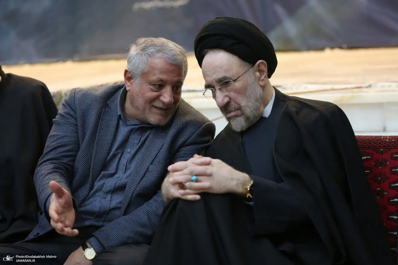 گفت‌وگوی سیدمحمد خاتمی و محسن هاشمی در یک مراسم +عکس