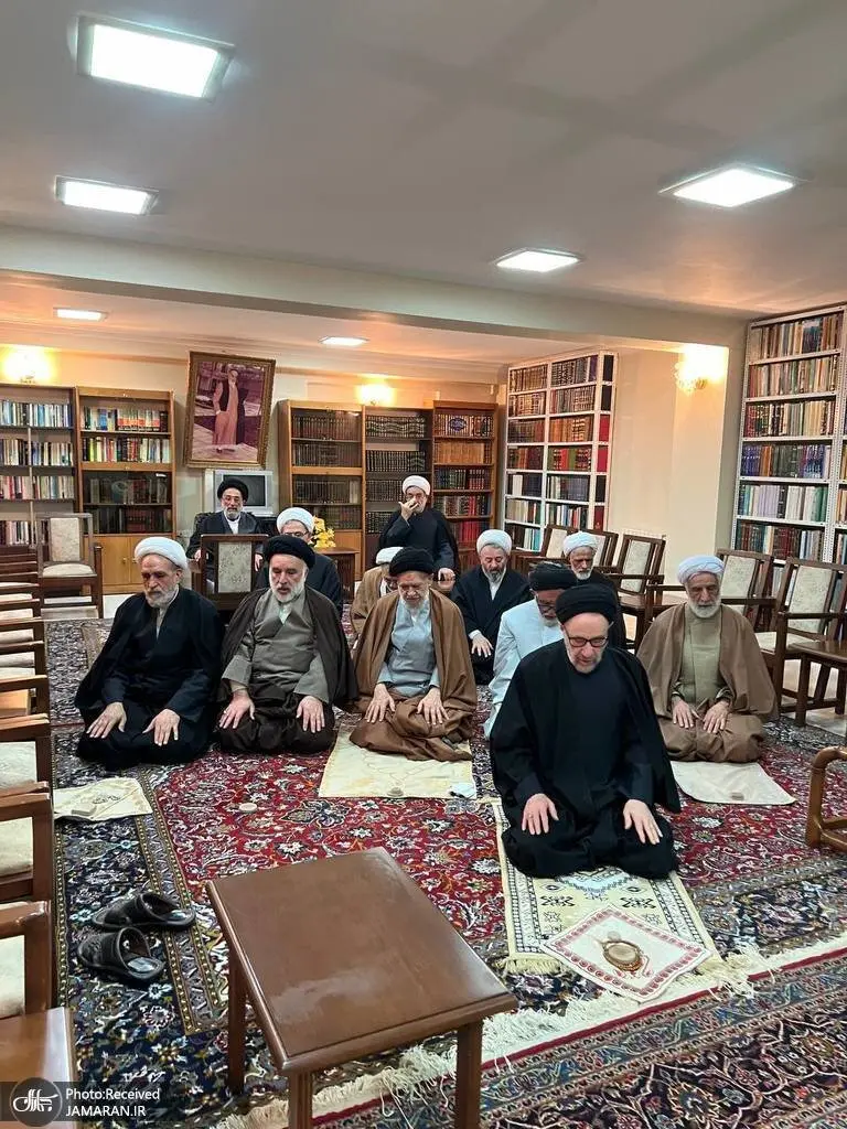 عکسی از حضور خاتمی در مراسم افطاری موسوی خوئینی ها /گپ و گفت درباره مشکلات معیشتی، ماجرای حوزه علمیه ازگل و ...