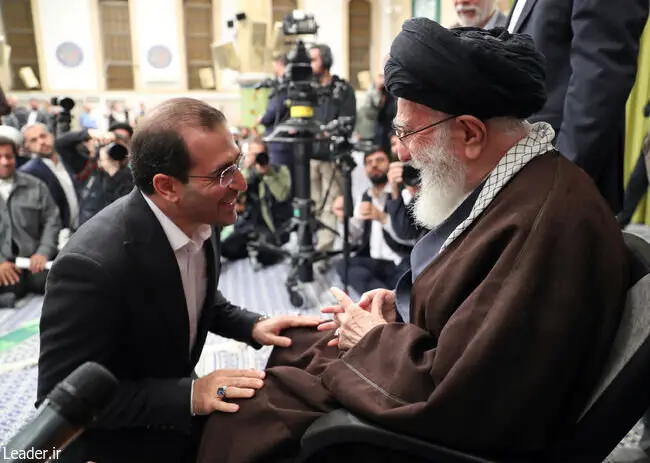تصاویری جالب از دیدار شاعران با رهبر انقلاب