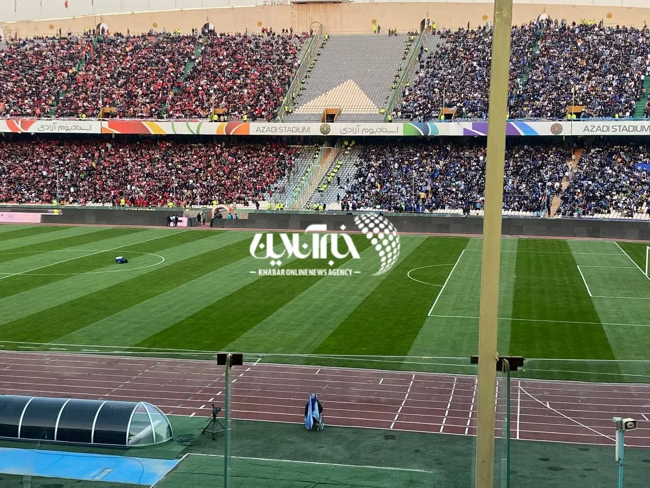 عکس‌| تماشاگران استقلال و پرسپولیس 2 ساعت مانده دربی