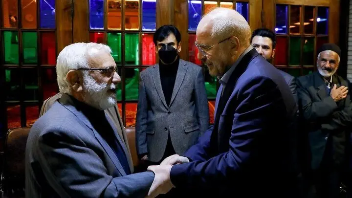 عکسی از محمدباقر قالیباف در یک مراسم ختم