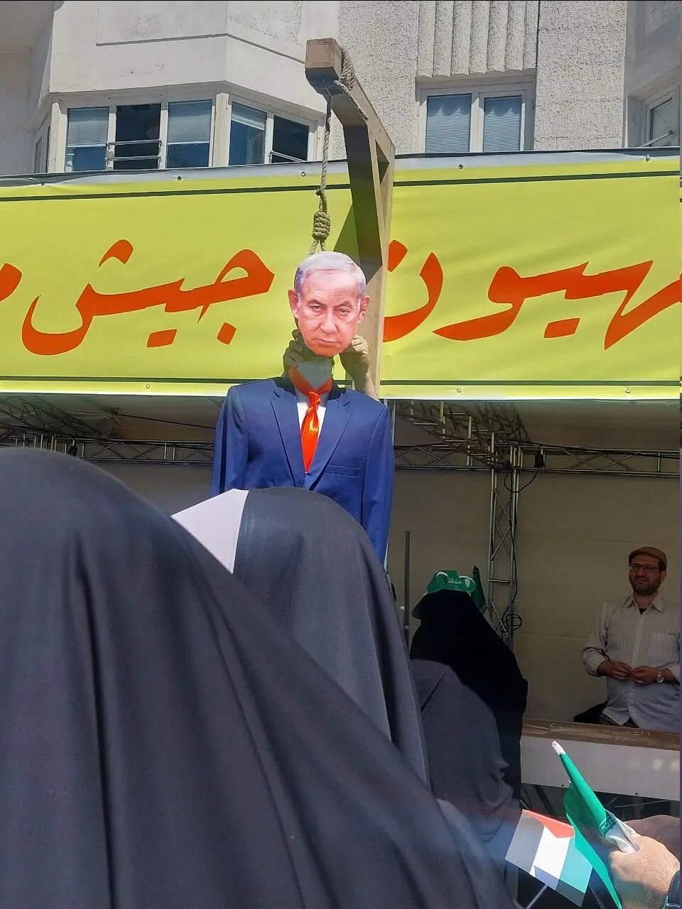نتانیاهو اول محاکمه، بعد اعدام شد /کوکاکولا و اینستاگرام را تحریم کنید/منتظر موشک باران تل آویو هستیم +تصاویر