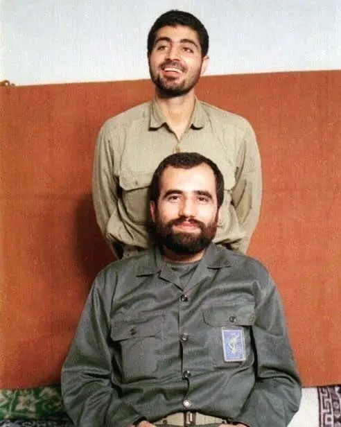 فرمانده بلندپایه سپاه به مهمانان برای شام املت داد +عکسی از سردار هور در کنار حاج قاسم