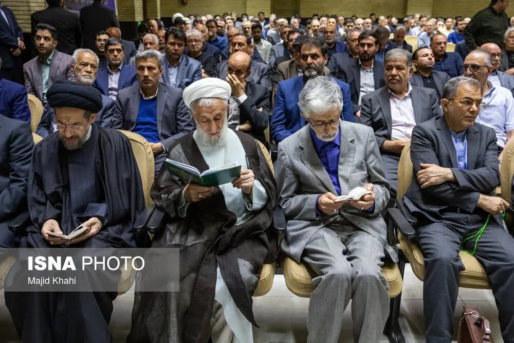 احمدی نژاد نیامد، محصولی و حسین شریعتمداری آمدند /حسین دهقان همنشین علی لاریجانی شد /احمد توکلی هم بود+تصاویر