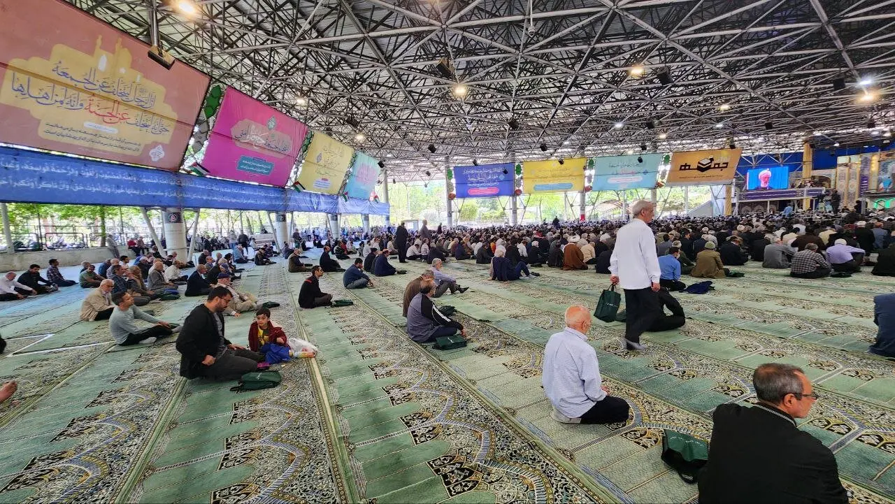 عکس هایی از میزان حضور مردم پای خطبه های نماز جمعه کاظم صدیقی