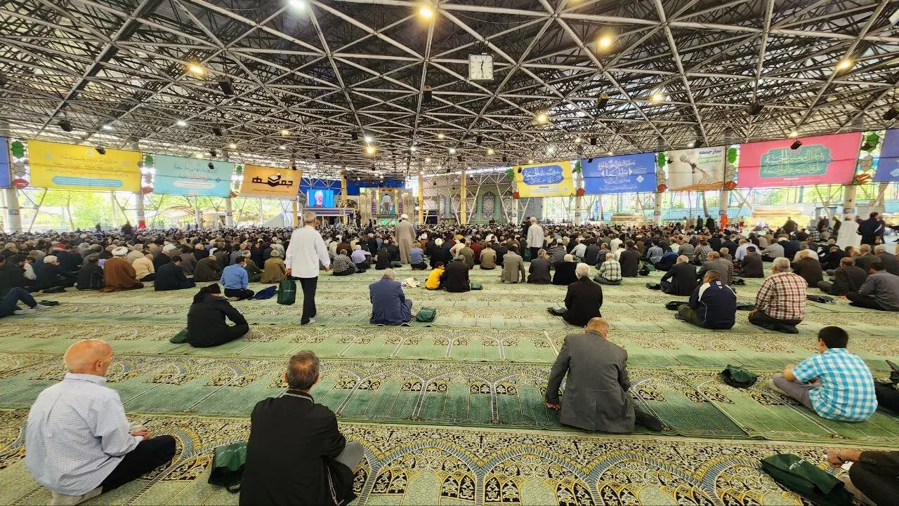عکس هایی از میزان حضور مردم پای خطبه های نماز جمعه کاظم صدیقی