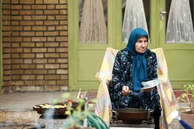 فیلم این جمعیت قابل کنترل (2)