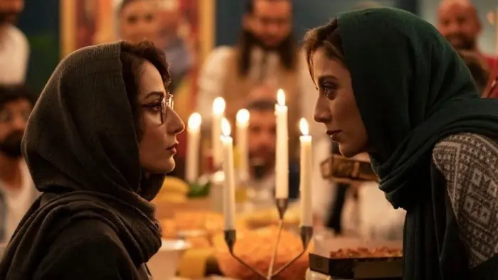 سمیرا حسن پور و مونا فرجاد در فیلم ساعت 6 صبح